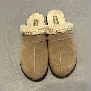 CROCS Women's Eva Brown Suede Mules with Faux Fur Lining Clogs Wedges Sz 8M
